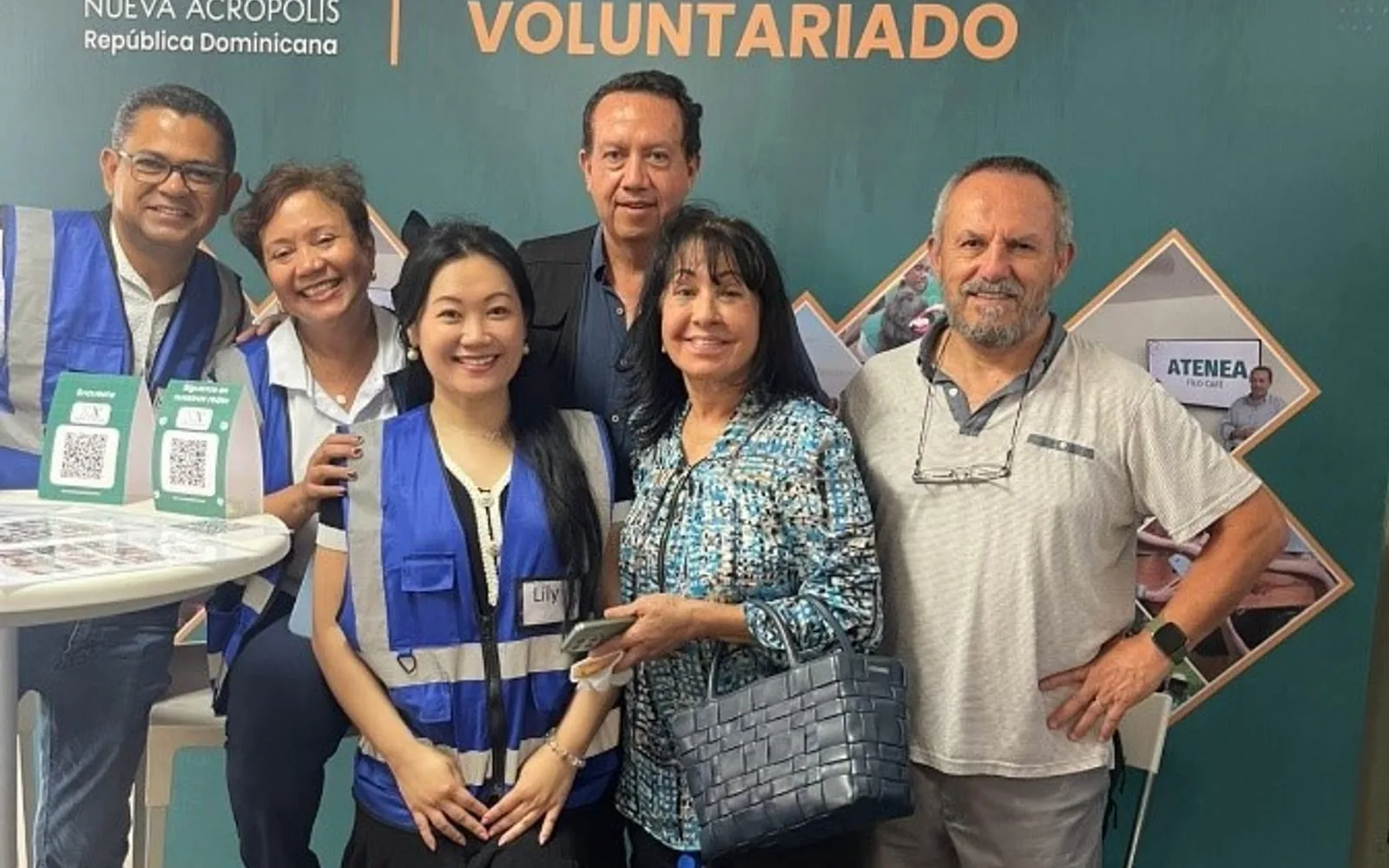Voluntarios de Nueva Acrópolis en la Feria de Voluntariado de UNIBE