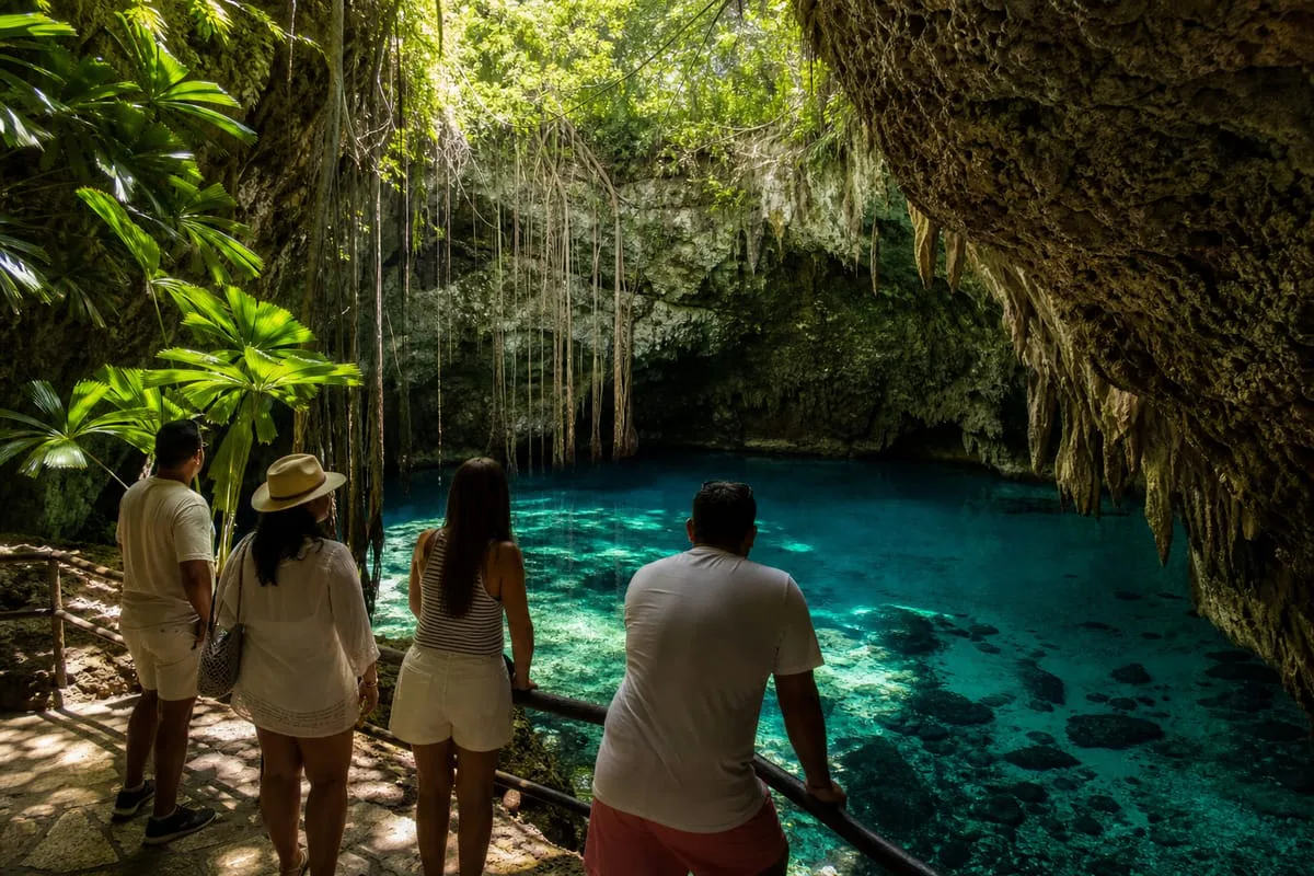 Grupo de Nueva Acrópolis en excursión local