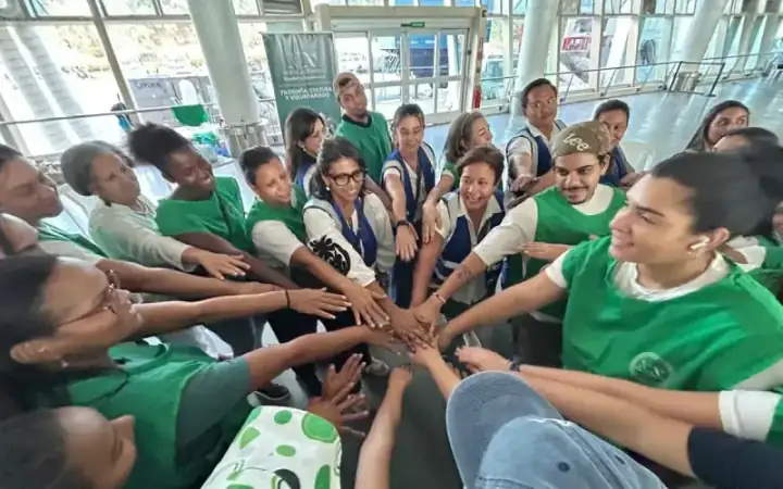 Voluntarios de Nueva Acrópolis en una actividad comunitaria